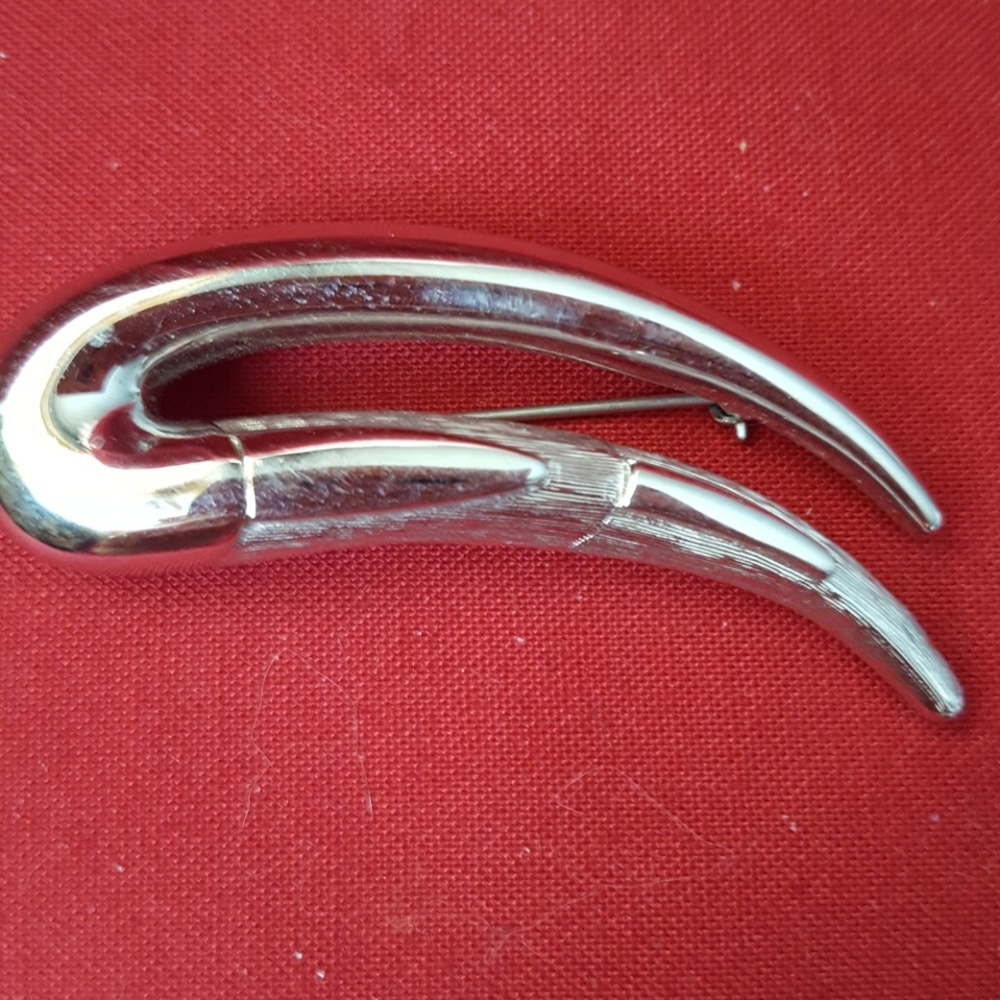 Vintage Brooch nwOt MONET so singned
